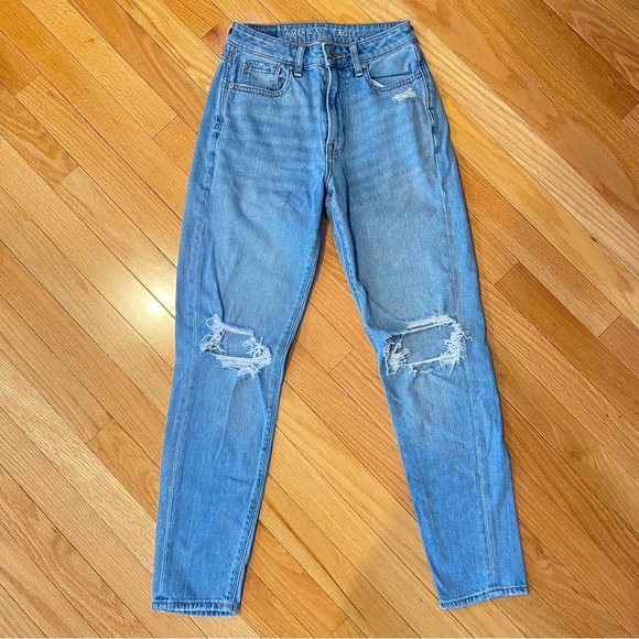 American Eagle Med Wash High Waisted Denim Mom Jeans Distressed - Picture 1 of 7
